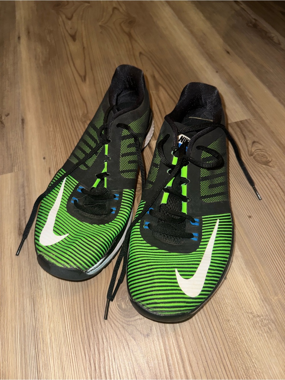 Nike Men’s Green & Black Athletic Running Shoes with White Swoosh